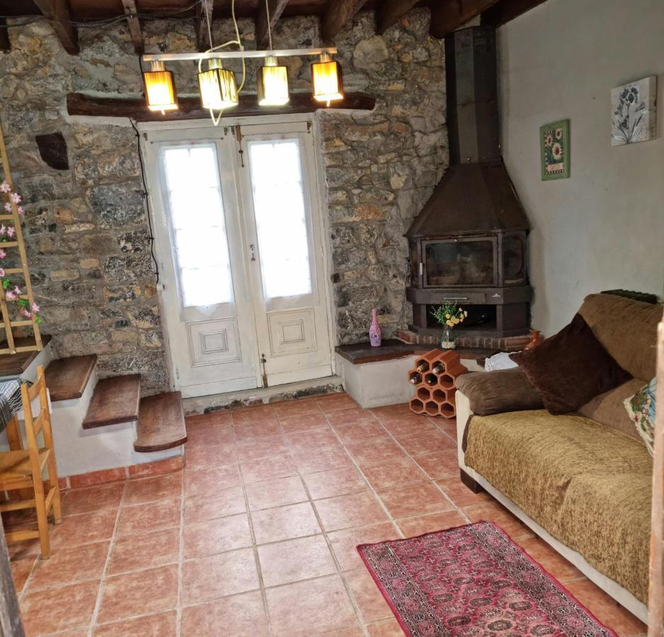 Corias Casona Junto Al Narcea Exterior foto