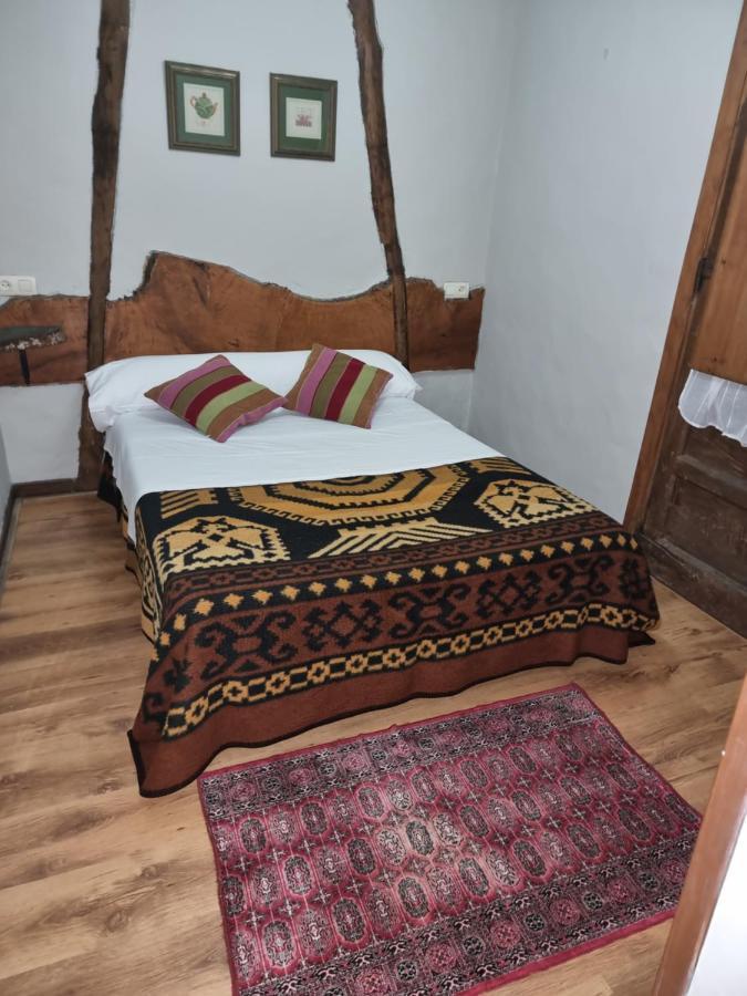 Corias Casona Junto Al Narcea Exterior foto